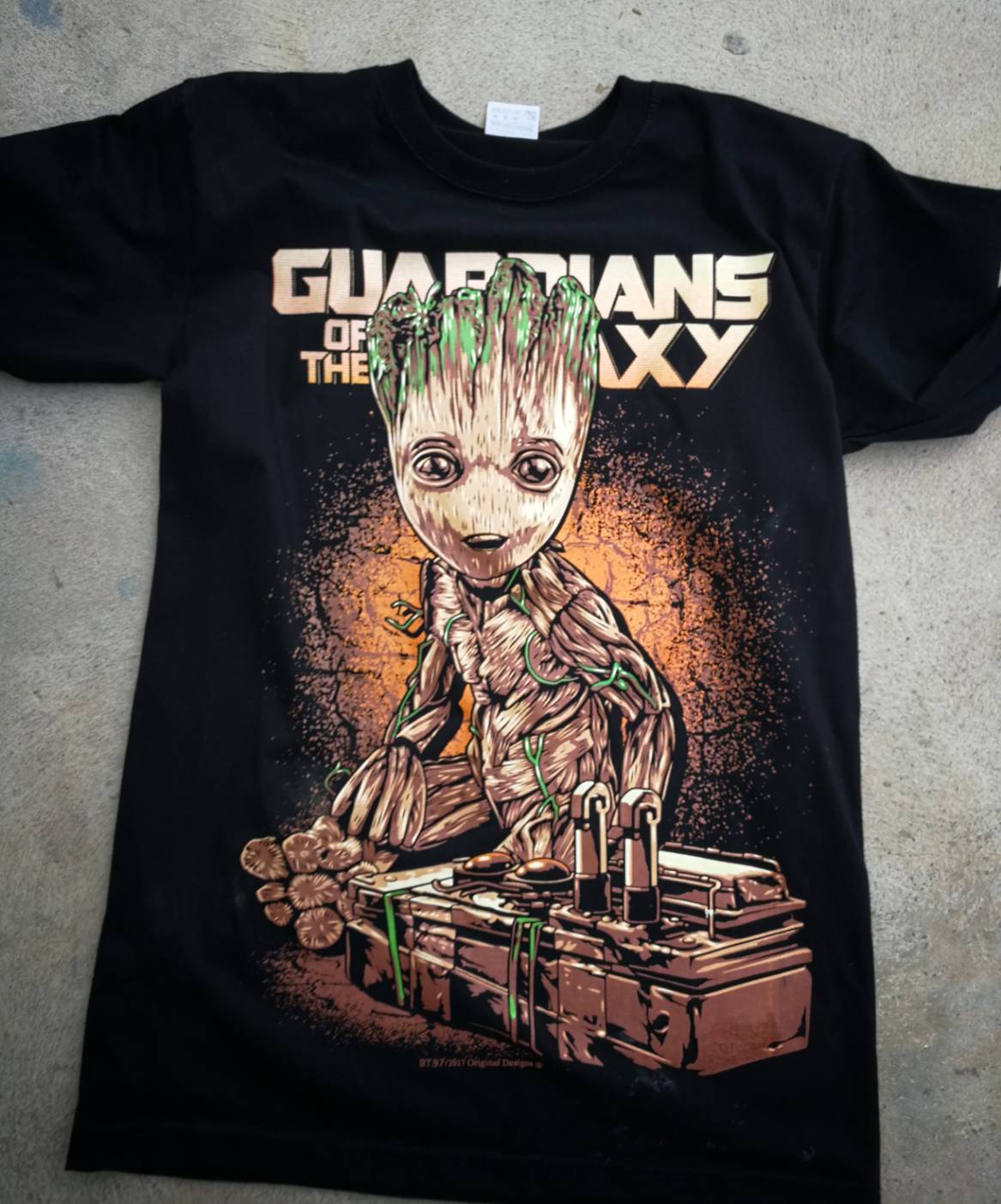 Black shirt size L and XL Groot
